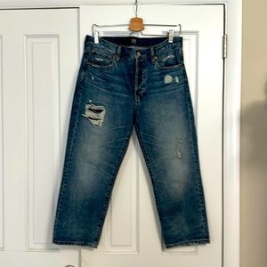 GAP 6/28P Denim Boyfriend Jeans, petite, distressed lightwash, button fly.